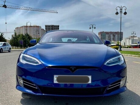 Tesla Model S 2020