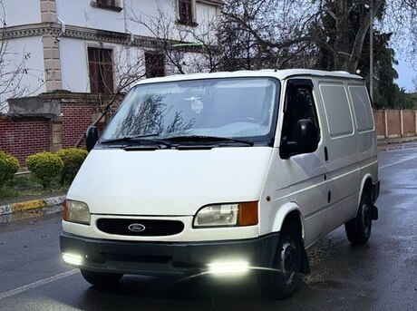 Ford Transit 2000