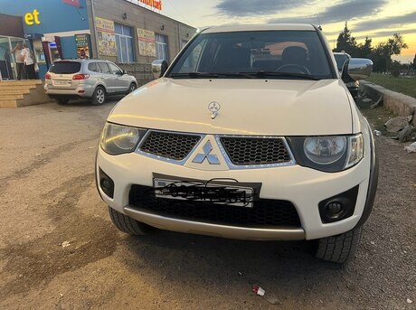 Mitsubishi L200 2014
