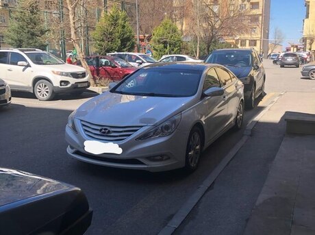Hyundai Sonata 2010