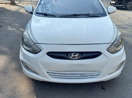 Hyundai Accent 2012
