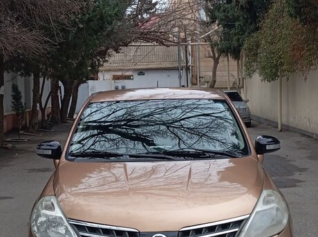 Nissan Tiida 2010