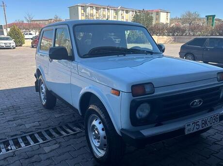 LADA (VAZ) Niva 2015
