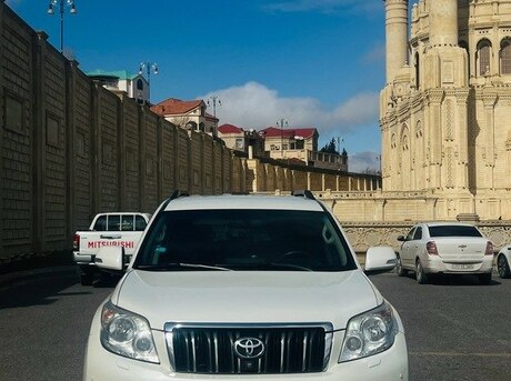 Toyota Land Cruiser Prado 2011