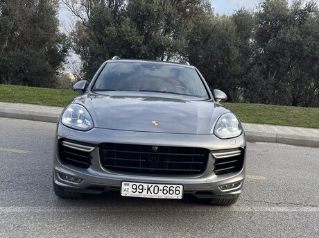 Porsche Cayenne Turbo S 2016