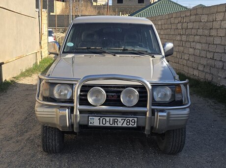 Mitsubishi Pajero 1992