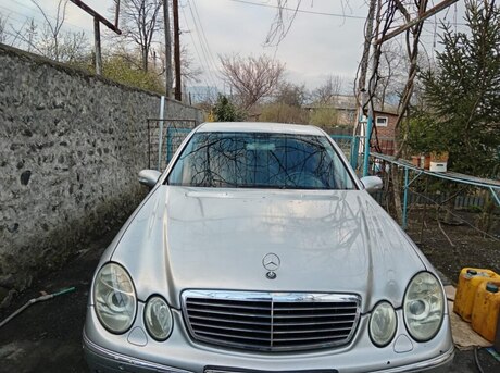 Mercedes E 200 2003