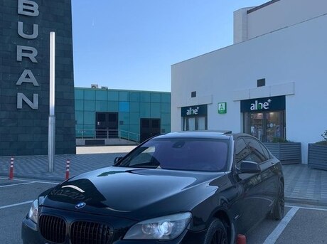 BMW 750 2009