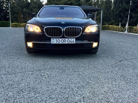 BMW 750 2011