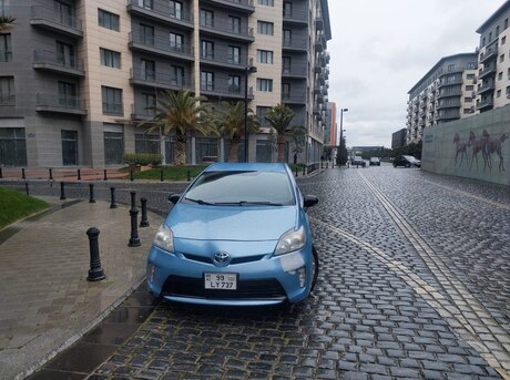 Toyota Prius PHV 2013