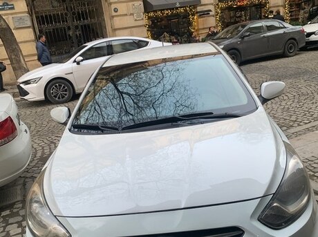 Hyundai Accent 2012