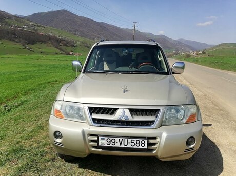 Mitsubishi Pajero 2004