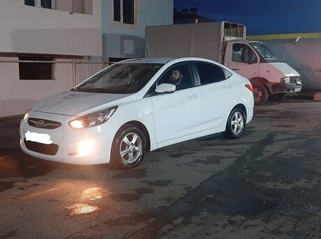 Hyundai Accent 2012