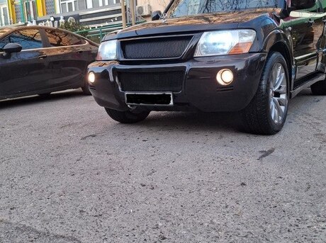 Mitsubishi Pajero 2005