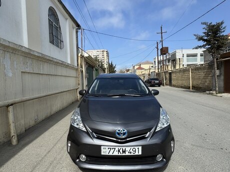 Toyota Prius V 2011
