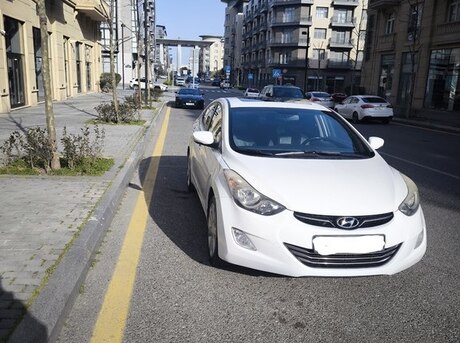 Hyundai Elantra 2012