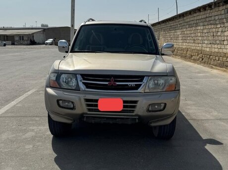 Mitsubishi Pajero 2000