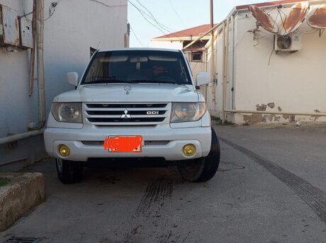 Mitsubishi Pajero io 2001
