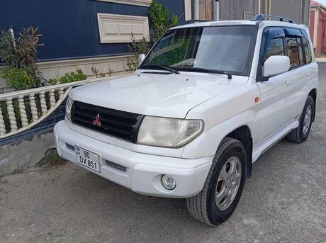 Mitsubishi Pajero io 1999