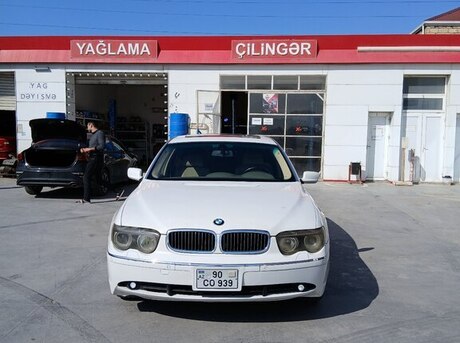 BMW 745