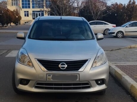 Nissan Sunny 2012