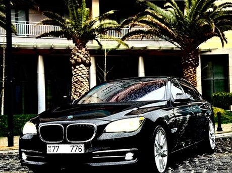 BMW 750 2011