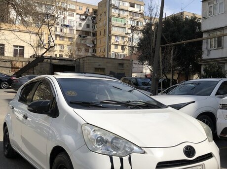 Toyota Aqua 2015
