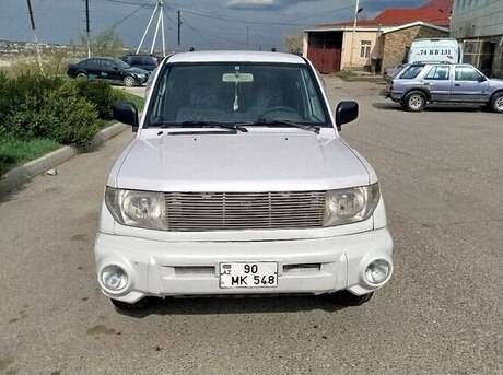 Mitsubishi Pajero io 2000
