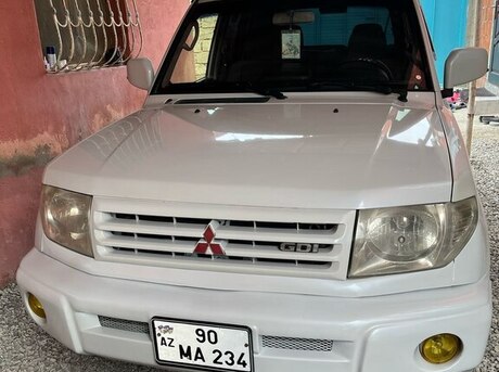 Mitsubishi Pajero io 2000