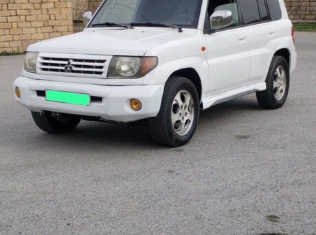 Mitsubishi Pajero io 2000
