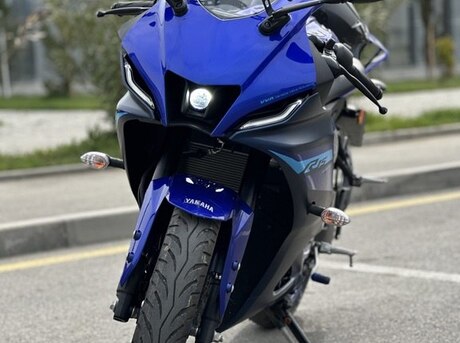 Yamaha R15 V4