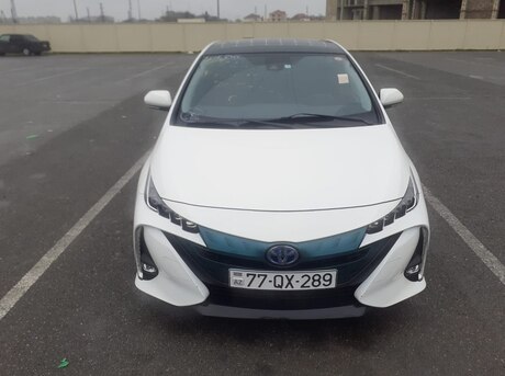 Toyota Prius PHV 2017