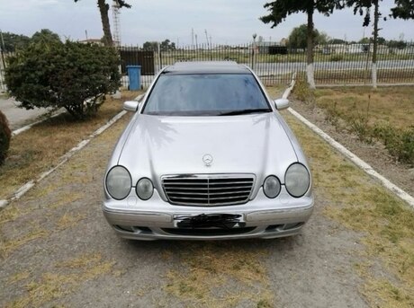 Mercedes E 220 d 2000