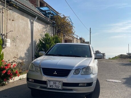 Mitsubishi Airtrek 2001