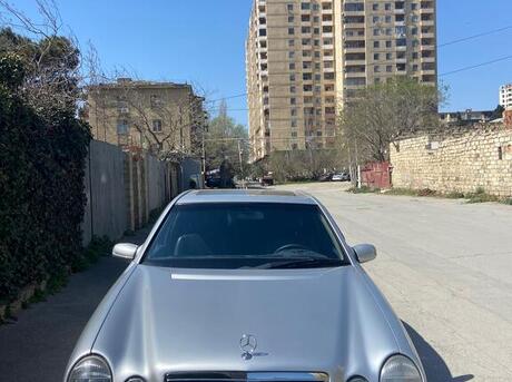 Mercedes E 240 2001