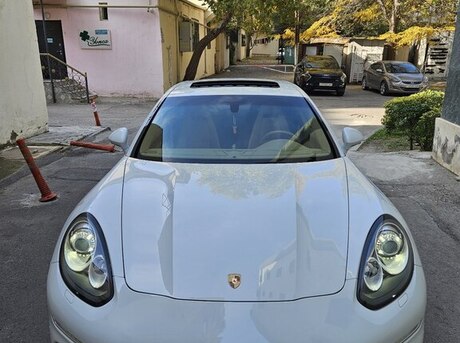 Porsche Panamera 4S 2014
