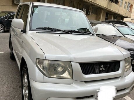 Mitsubishi Pajero io 2000