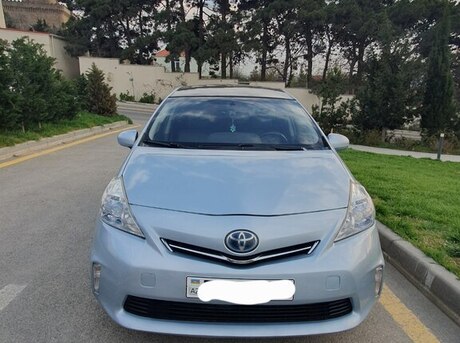 Toyota Prius V 2012
