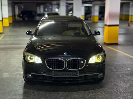 BMW 750 2009