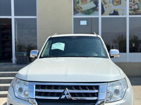 Mitsubishi Pajero 2015