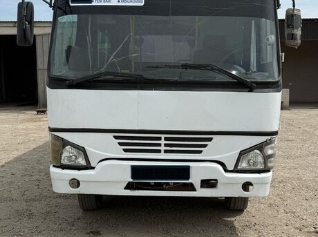 Isuzu NP 37 2008