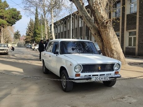 LADA (VAZ) 21011 1983