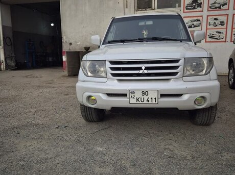 Mitsubishi Pajero io 2000