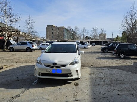 Toyota Prius V 2012