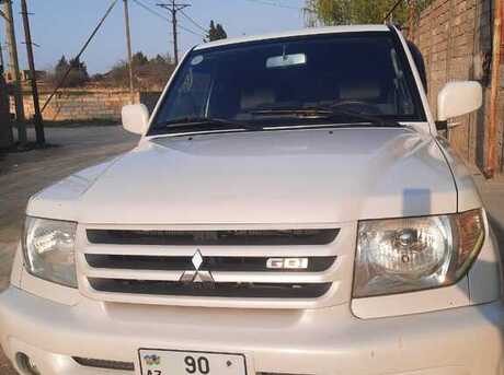 Mitsubishi Pajero io 2001