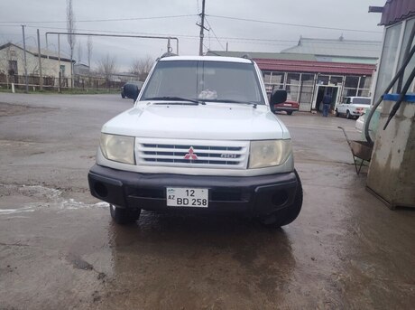 Mitsubishi Pajero io 1999