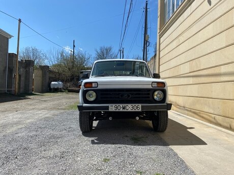 LADA (VAZ) Niva 2011