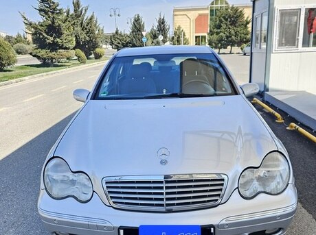 Mercedes C 200