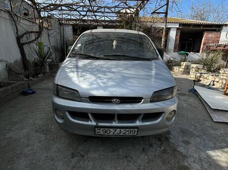 Hyundai H-1 1998