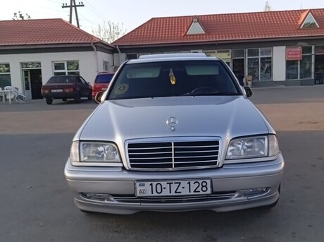Mercedes C 200